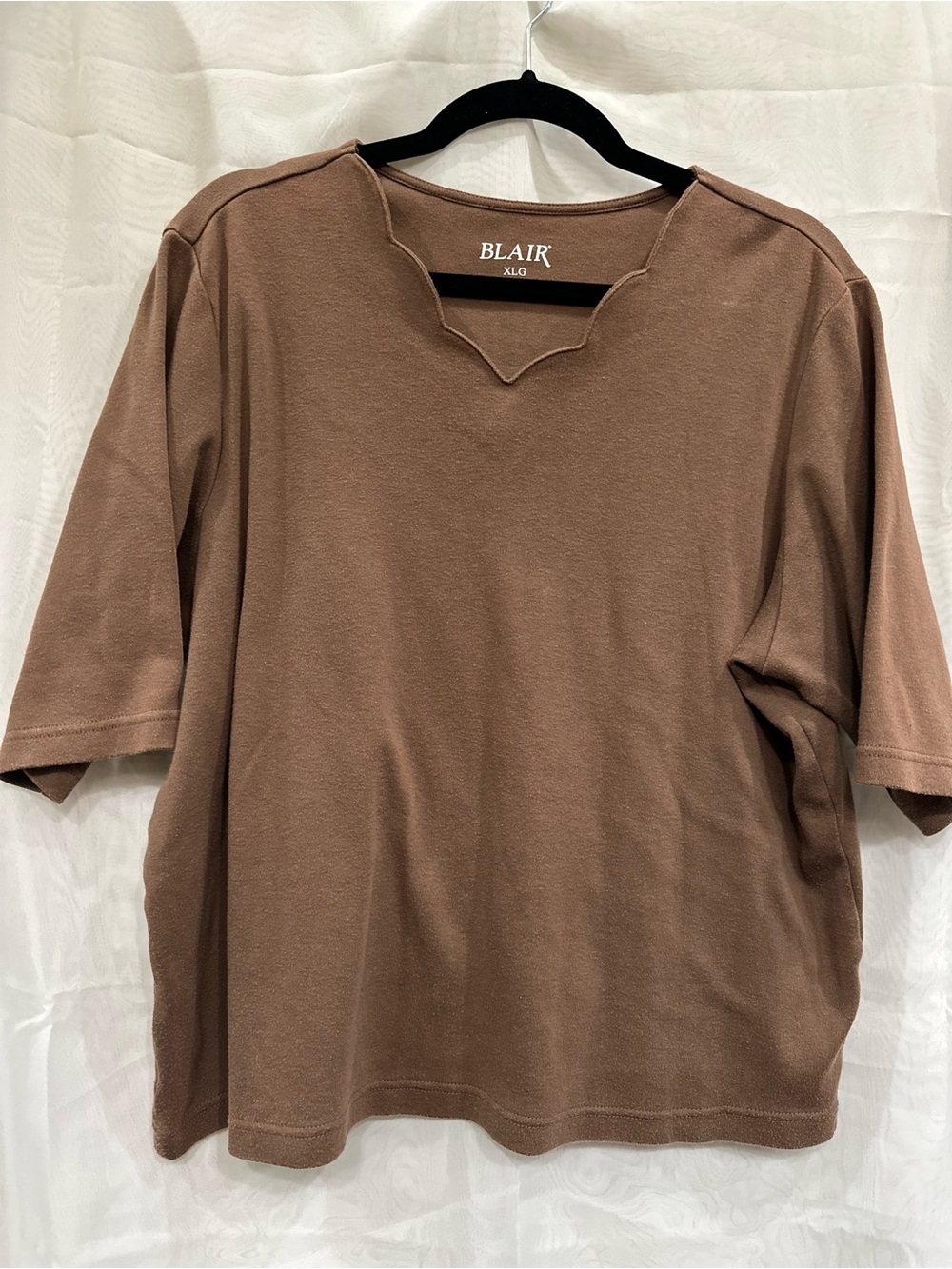 BLAIR Women’s Brown Short-Sleeve Scalloped V Neck Shirt